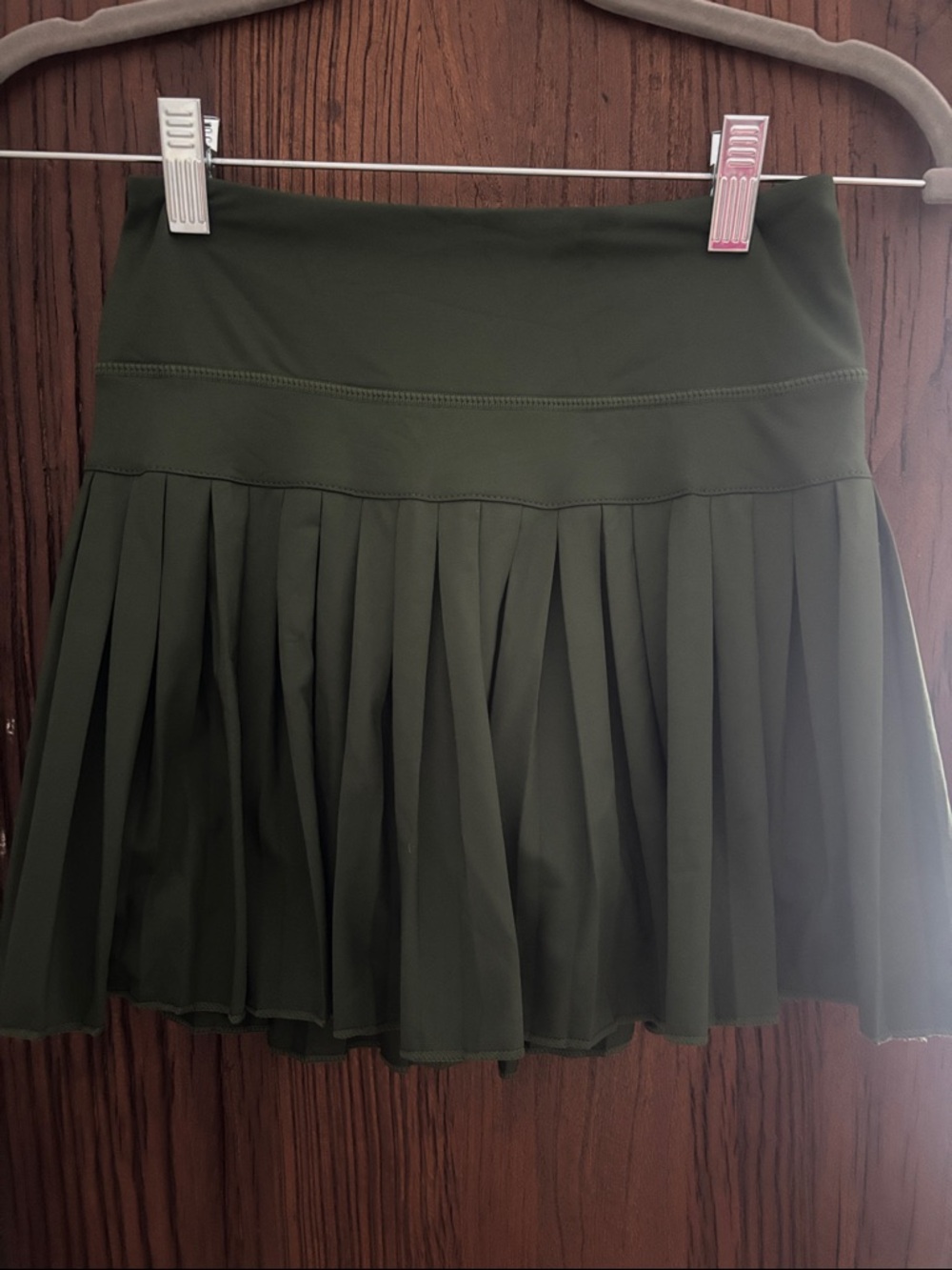 Gold Hinge Pleated Green Mini Skirt with Wide Waistband - Picture 3 of 6